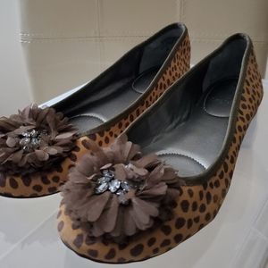 Enzo Angiolini Leather Flats. Size: 8M.